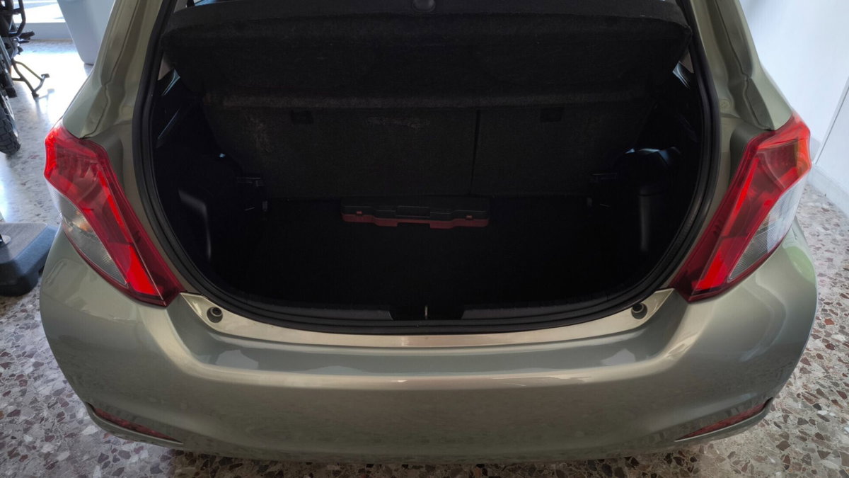 Toyota Yaris 1.D-4D DPF 5 porte Now (12)