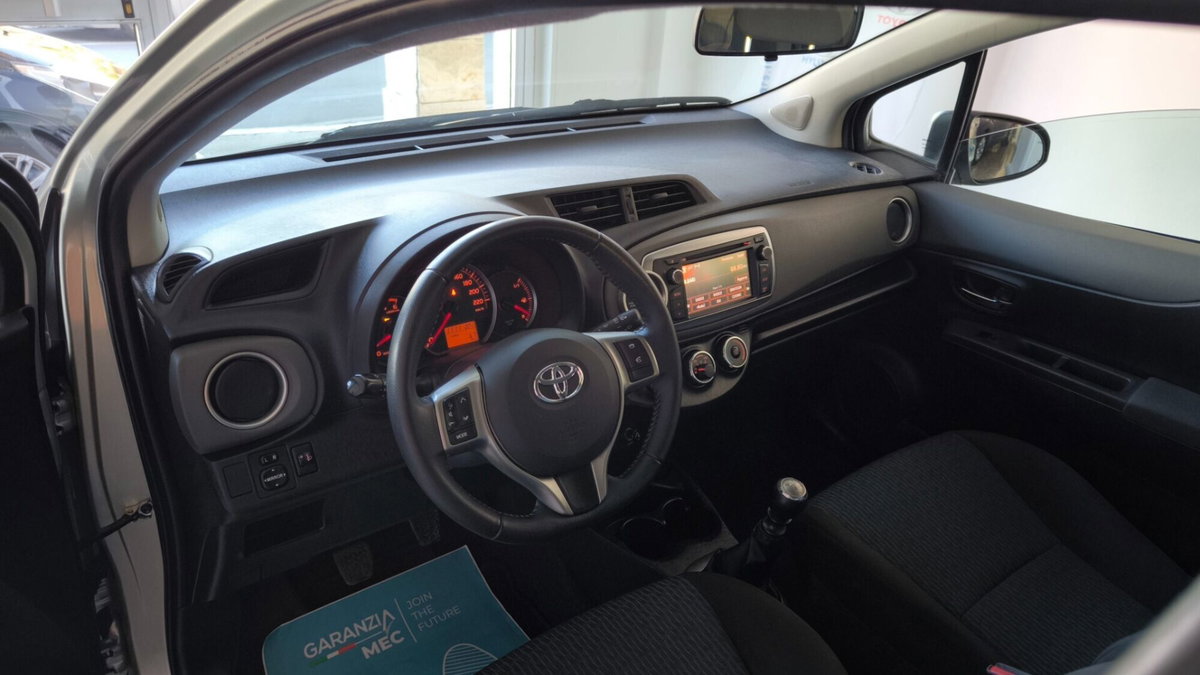 Toyota Yaris 1.D-4D DPF 5 porte Now (15)