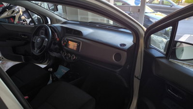 Toyota Yaris 1.D-4D DPF 5 porte Now (18)