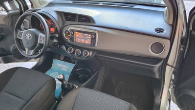 Toyota Yaris 1.D-4D DPF 5 porte Now (19)