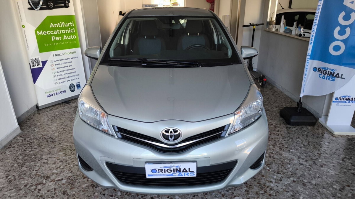 Toyota Yaris 1.D-4D DPF 5 porte Now (3)