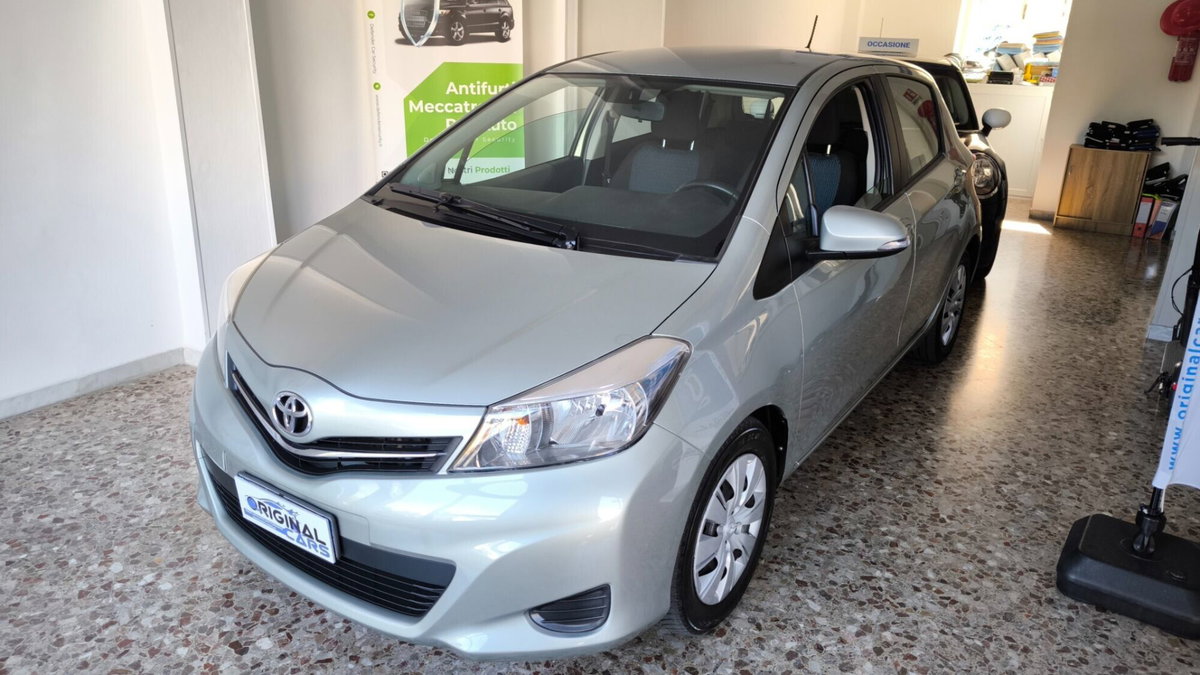 Toyota Yaris 1.D-4D DPF 5 porte Now (4)