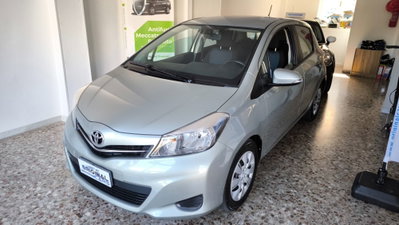 Toyota Yaris 1.D-4D DPF 5 porte Now (4)