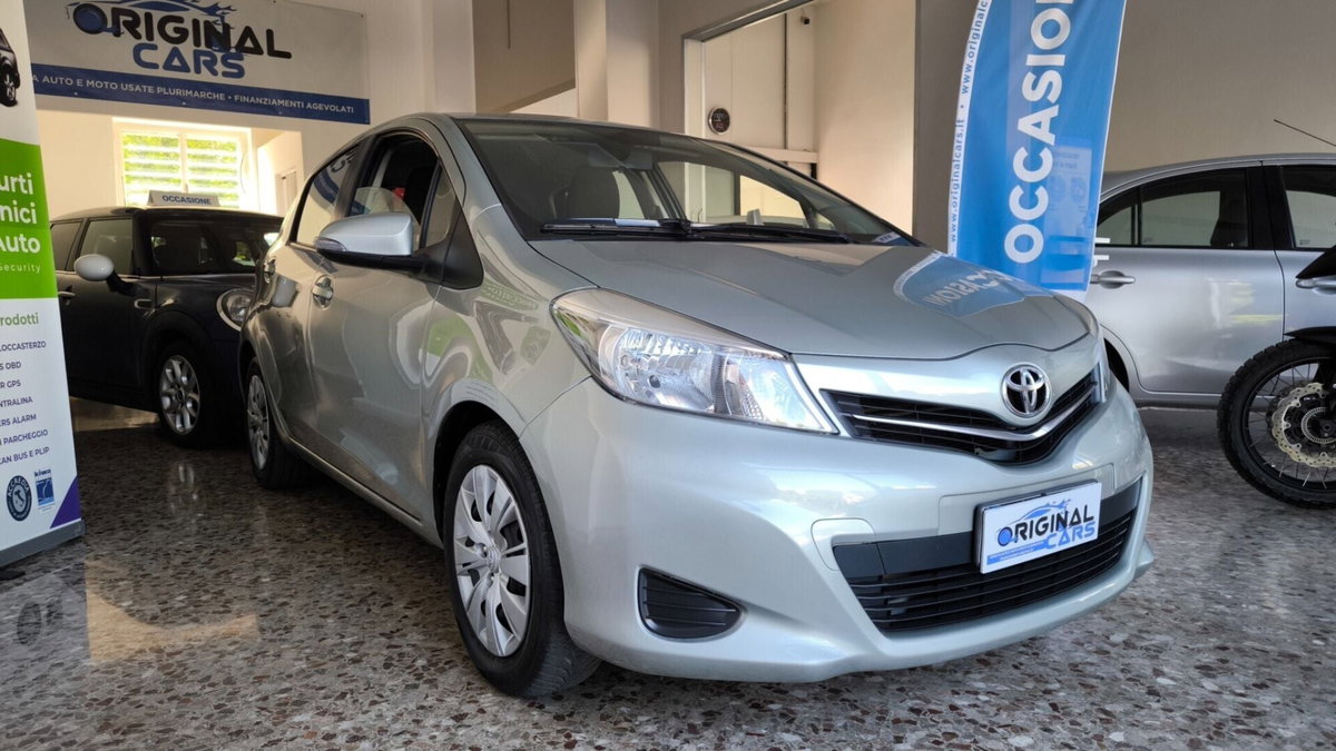 Toyota Yaris 1.D-4D DPF 5 porte Now (5)