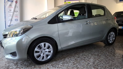 Toyota Yaris 1.D-4D DPF 5 porte Now (7)