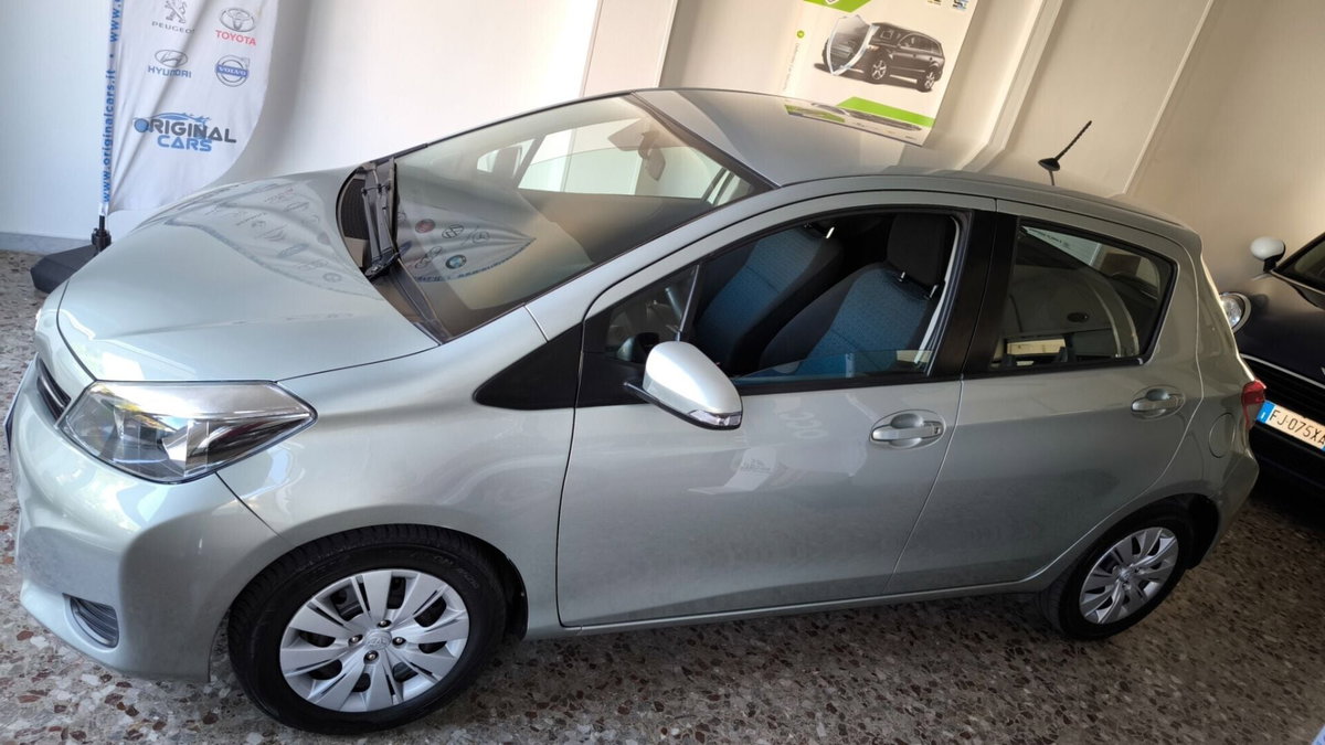 Toyota Yaris 1.D-4D DPF 5 porte Now (8)
