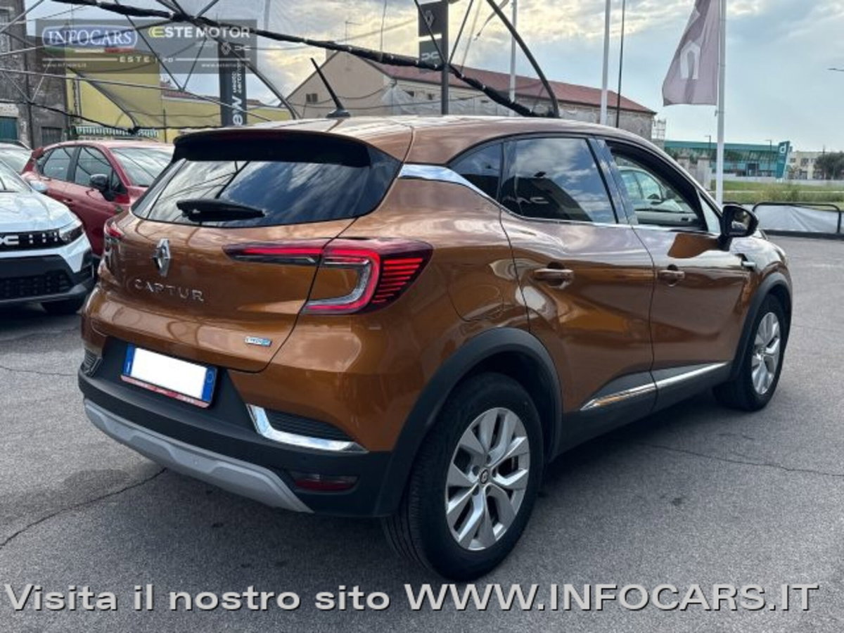 Renault Captur Plug-in Hybrid E-Tech 160 CV Intens (4)