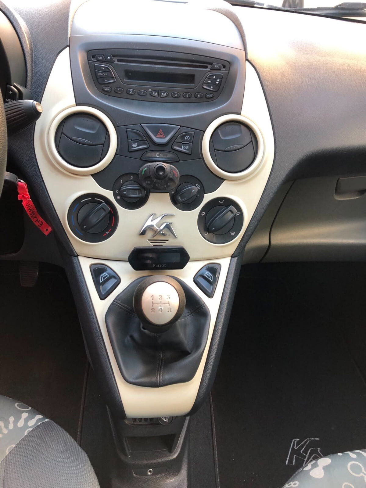 Ford Ka 1.3 TDCi 75CV Titanium cDPF (12)