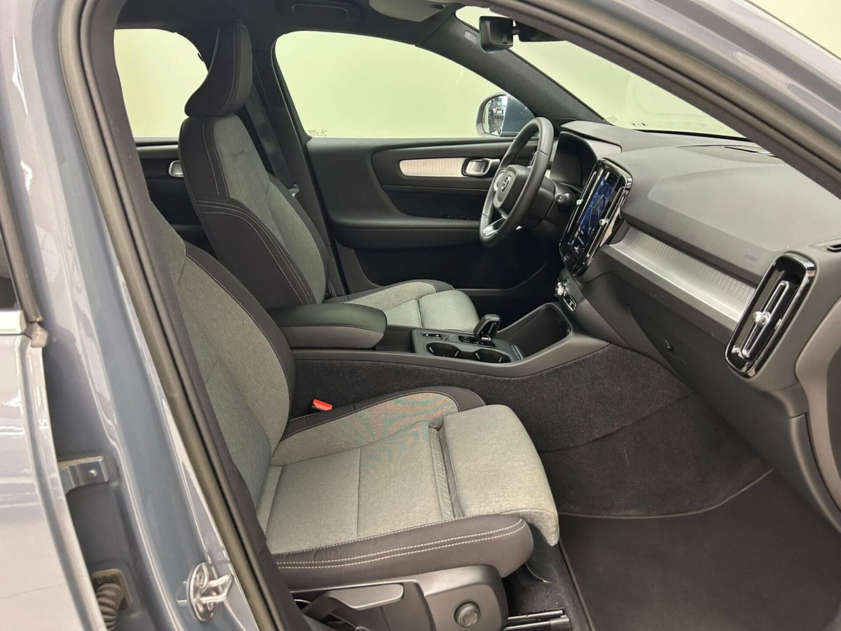 Volvo XC40 T4 Recharge Plug-in Hybrid R-design (14)