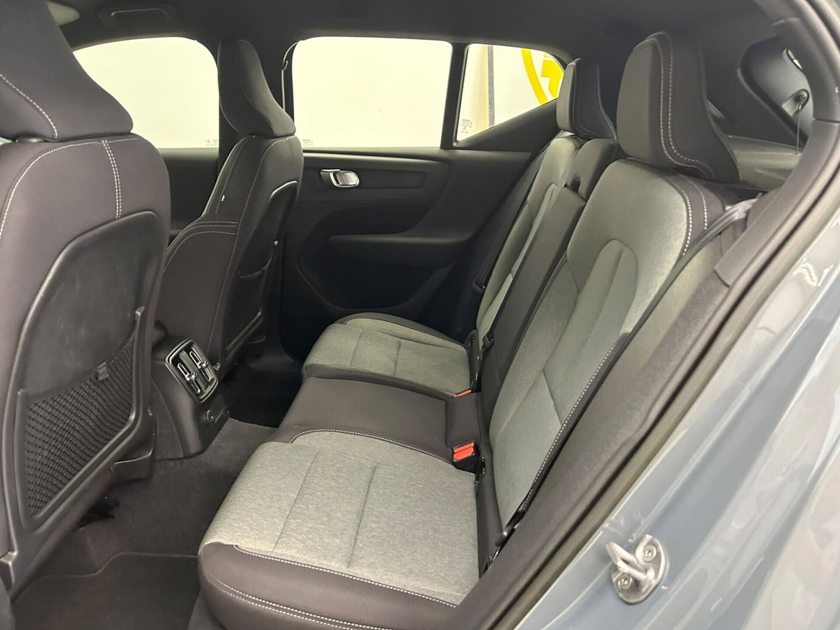 Volvo XC40 T4 Recharge Plug-in Hybrid R-design (9)