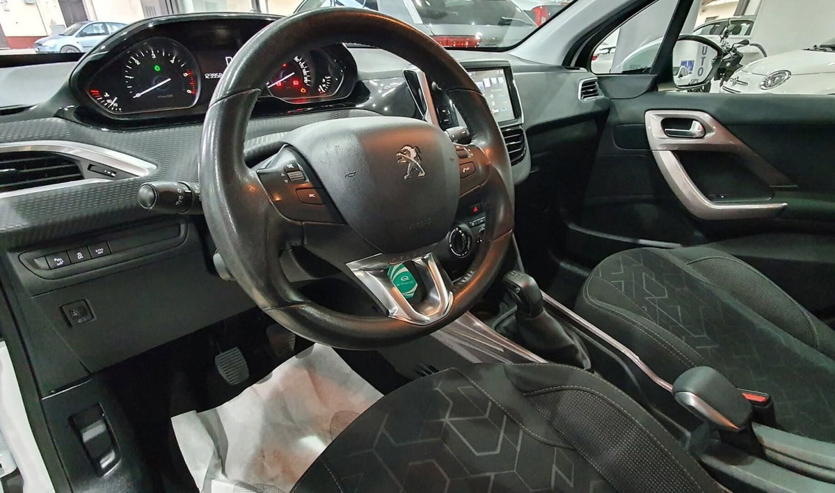 Peugeot 2008 100 Active (11)
