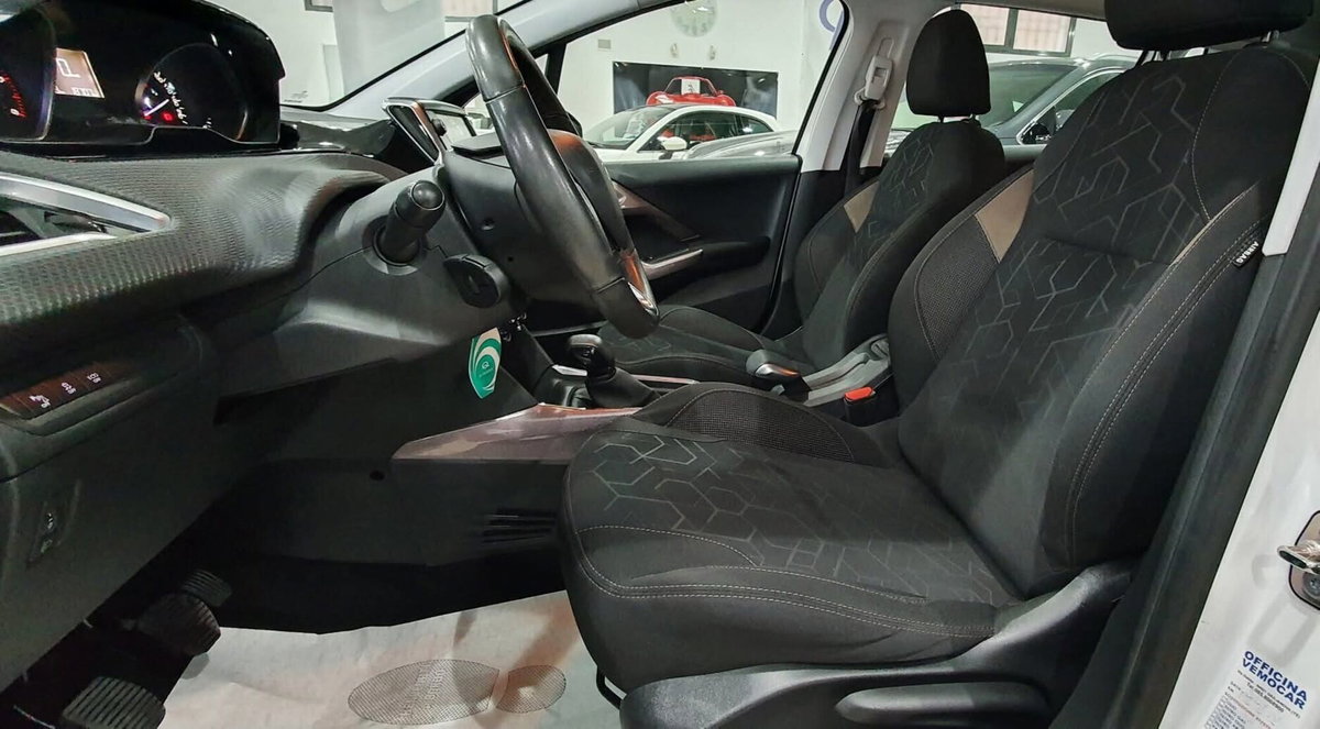 Peugeot 2008 100 Active (12)