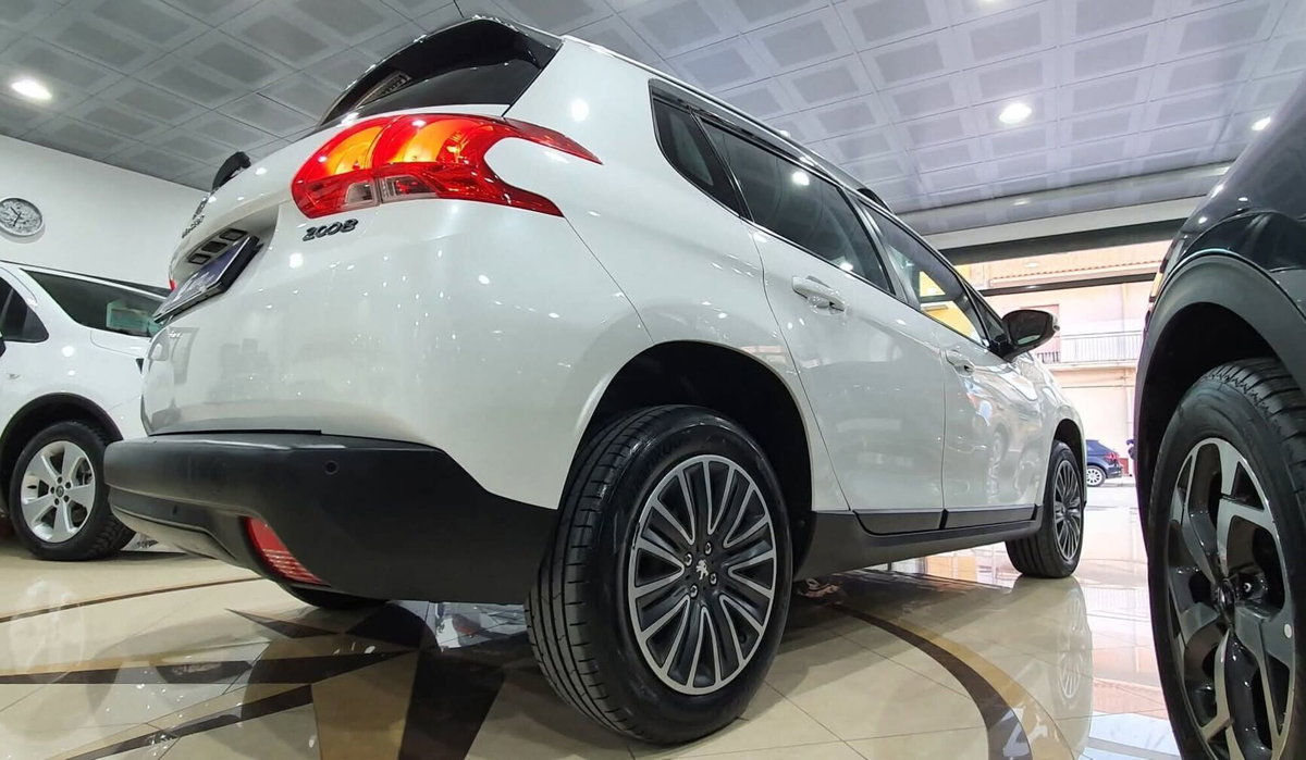 Peugeot 2008 100 Active (8)