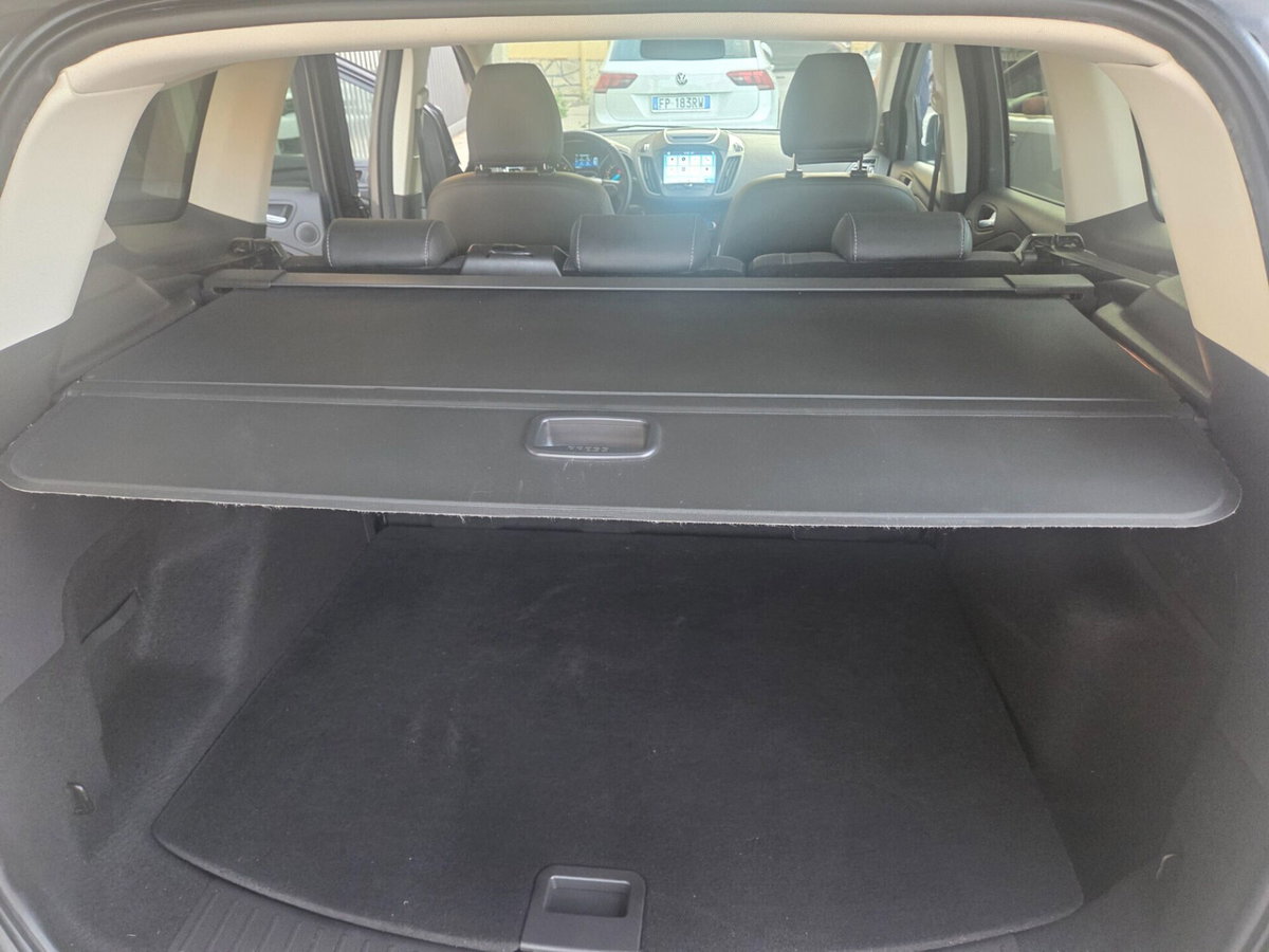 Ford Kuga 1.5 TDCI 120 CV S&S 2WD Titanium (19)