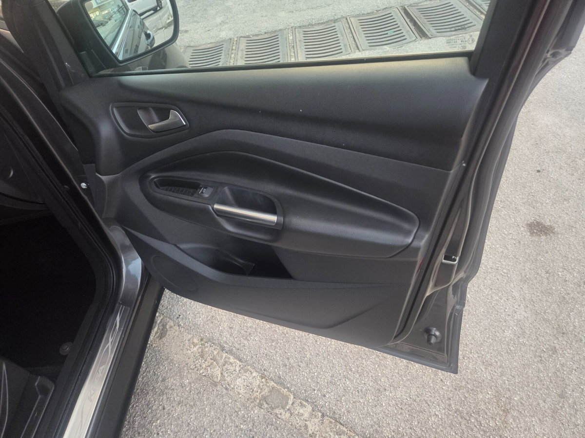 Ford Kuga 1.5 TDCI 120 CV S&S 2WD Titanium (20)