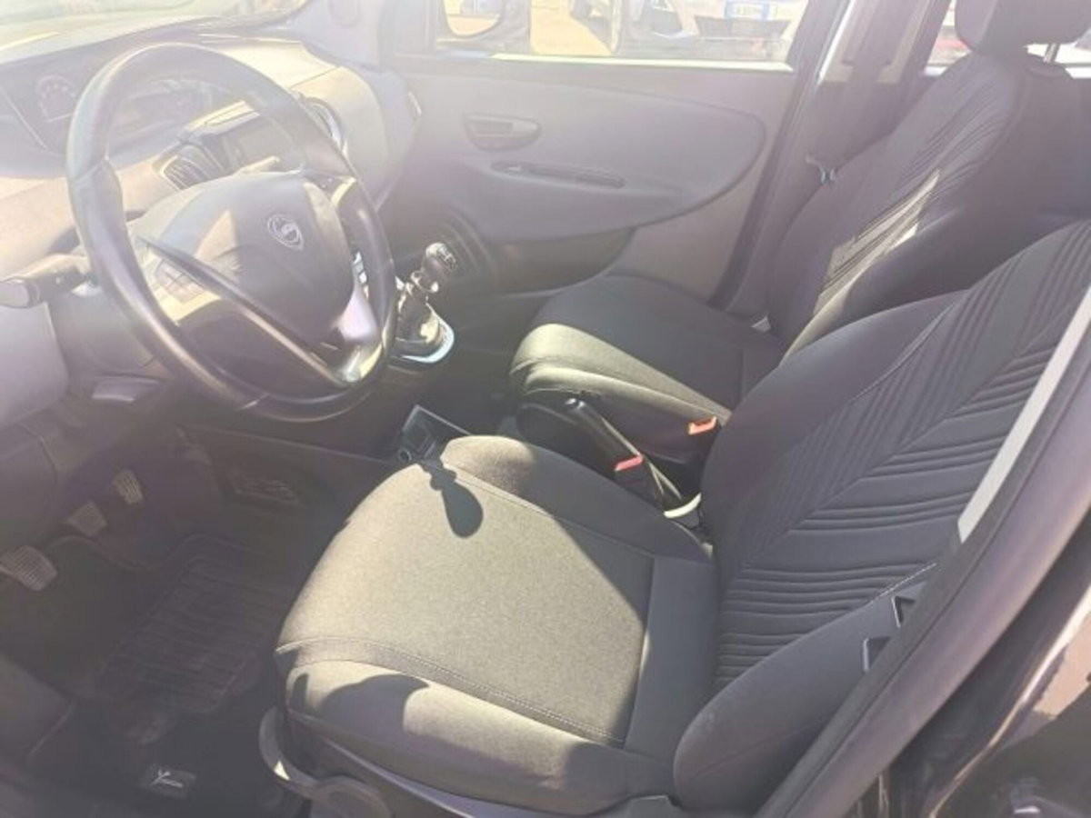 Lancia Ypsilon 1.0 FireFly 5 porte S&S Hybrid Alberta Ferretti (10)