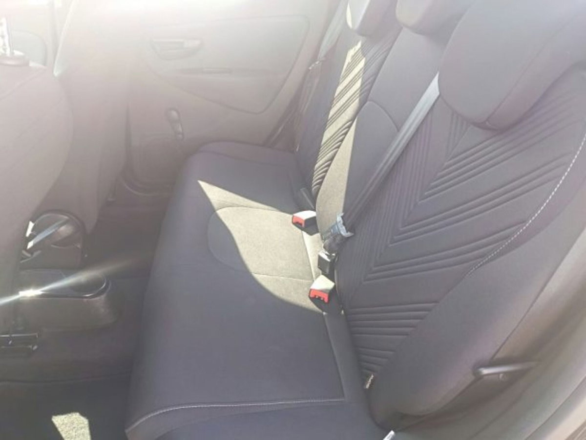 Lancia Ypsilon 1.0 FireFly 5 porte S&S Hybrid Alberta Ferretti (11)