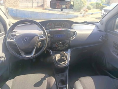 Lancia Ypsilon 1.0 FireFly 5 porte S&S Hybrid Alberta Ferretti (9)
