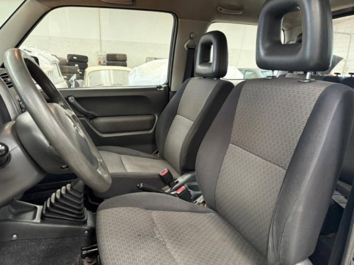 Suzuki Jimny 1.5 DDiS cat 4WD JLX Più (11)