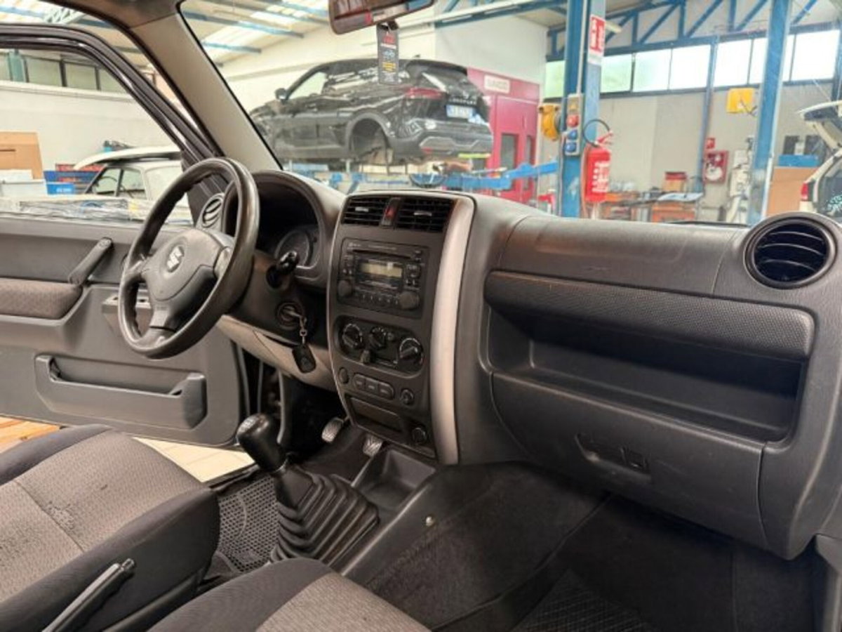 Suzuki Jimny 1.5 DDiS cat 4WD JLX Più (13)