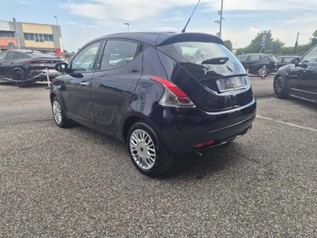 Lancia Ypsilon 1.2 69 CV 5 porte GPL Ecochic Gold (4)
