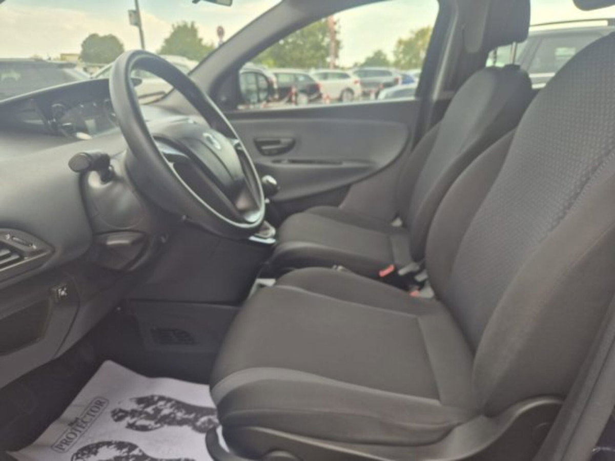 Lancia Ypsilon 1.2 69 CV 5 porte GPL Ecochic Gold (7)