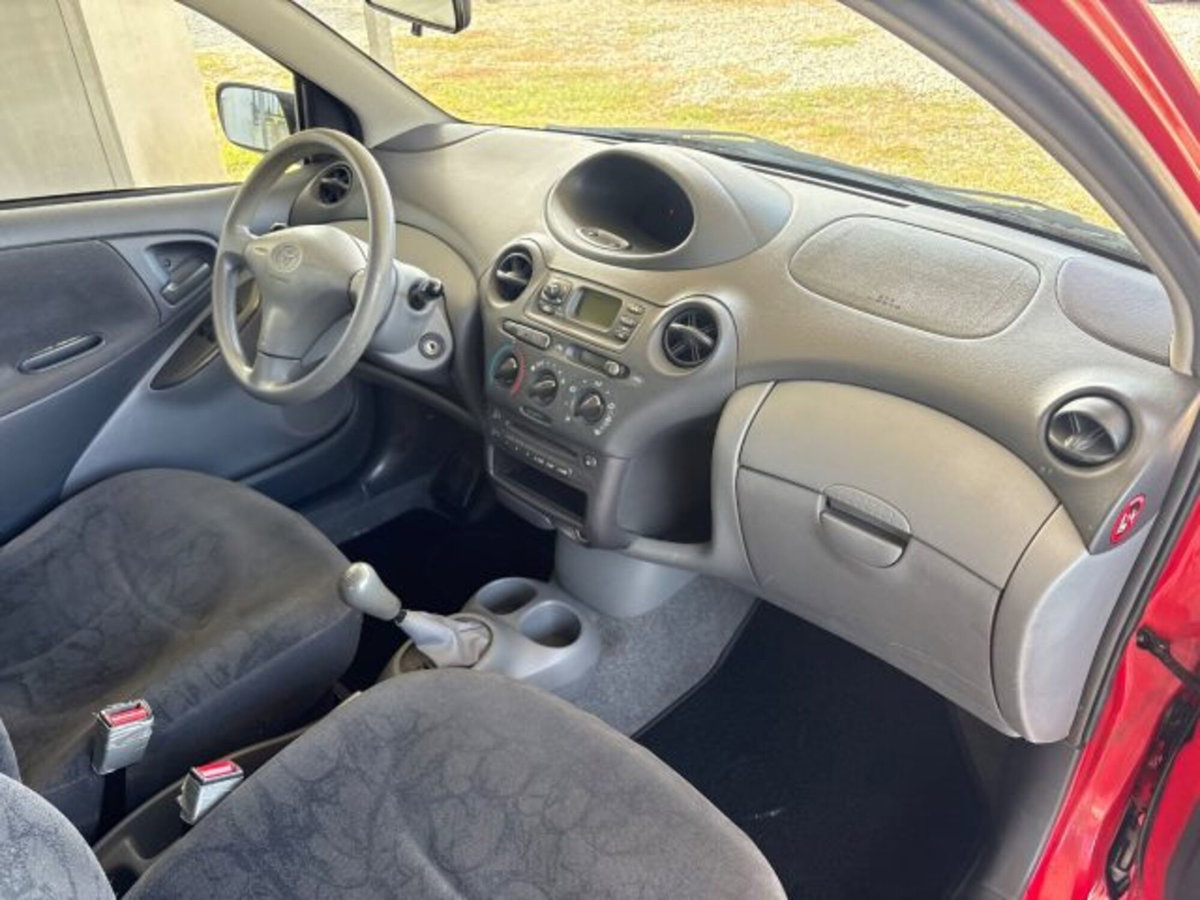 Toyota Yaris 16V cat 3 porte (11)