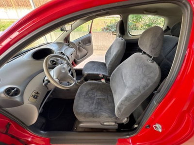 Toyota Yaris 16V cat 3 porte (14)
