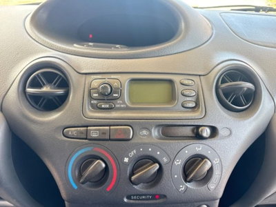 Toyota Yaris 16V cat 3 porte (17)