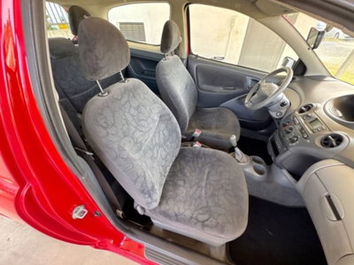 Toyota Yaris 16V cat 3 porte (9)