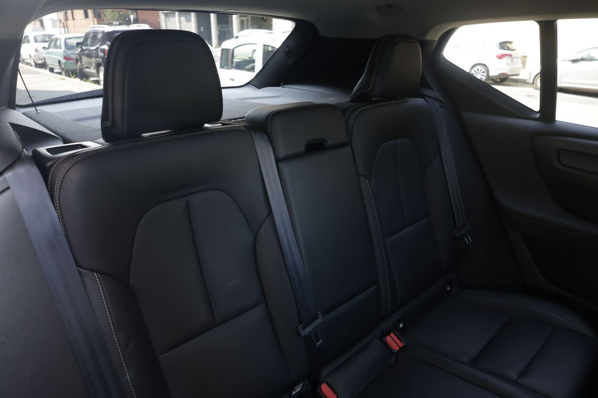 Volvo XC40 D4 AWD Geartronic R-design (14)