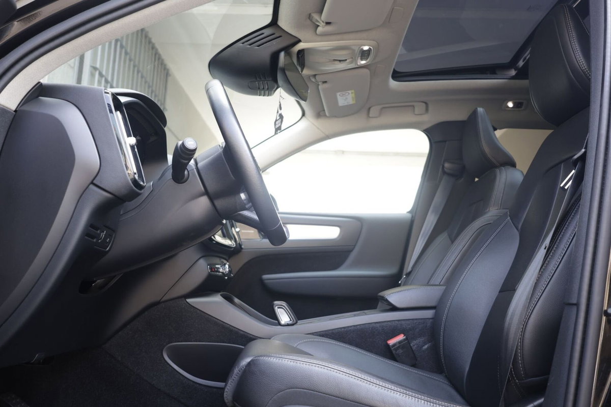 Volvo XC40 D4 AWD Geartronic R-design (18)