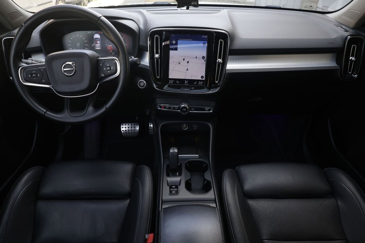 Volvo XC40 D4 AWD Geartronic R-design (2)