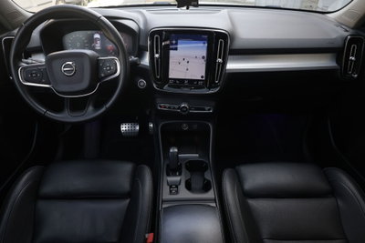 Volvo XC40 D4 AWD Geartronic R-design (2)