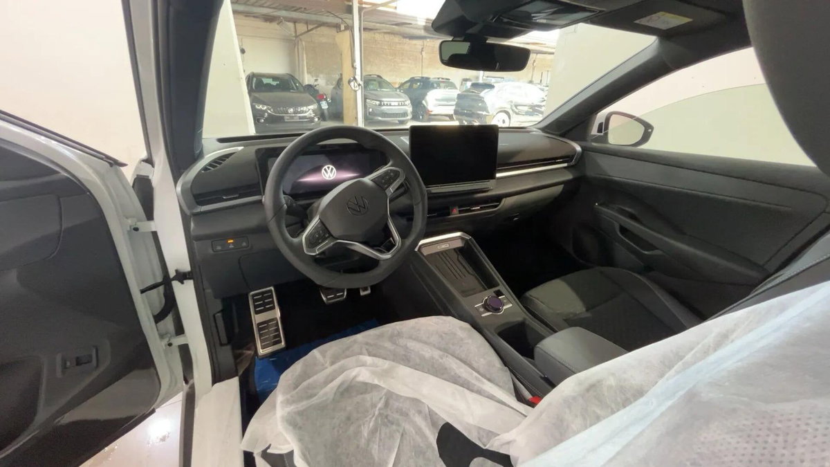 Volkswagen T-Roc 1.5 etsi R-Line 150cv dsg (13)