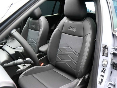 Jeep Avenger 1.2 turbo e-hybrid mhev Summit fwd 110cv edct6 (9)