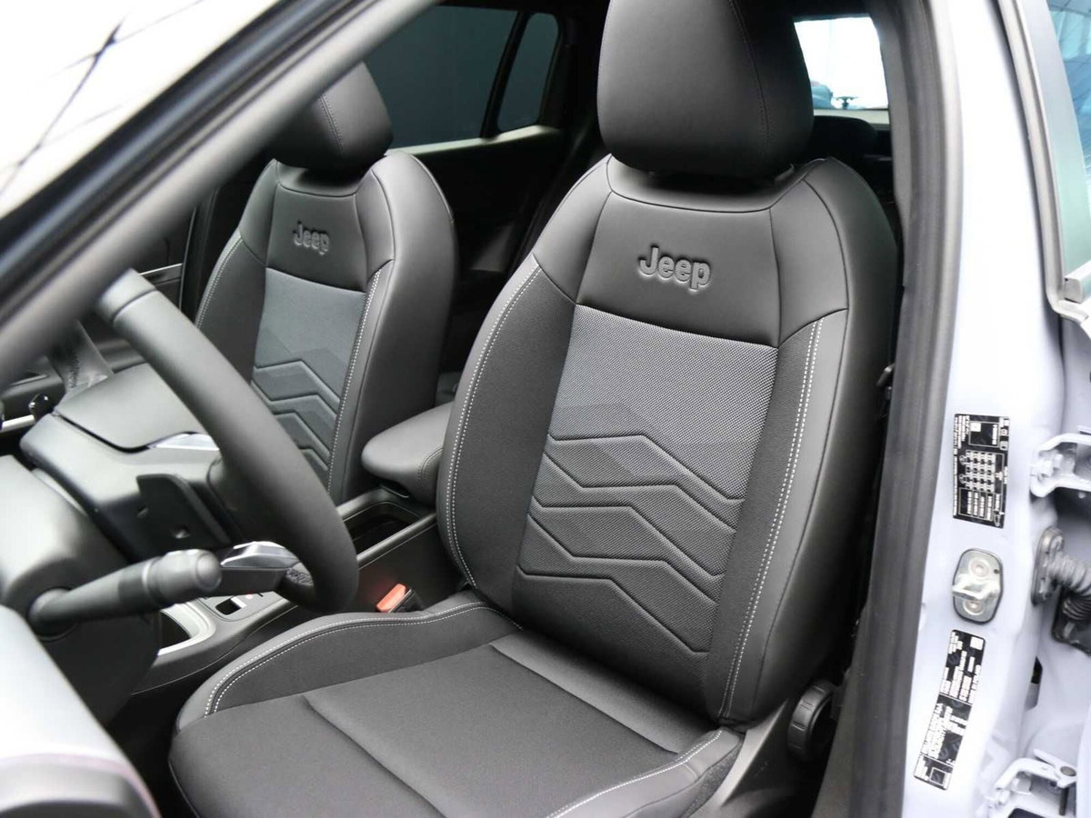 Jeep Avenger 1.2 turbo e-hybrid mhev Summit fwd 110cv edct6 (8)