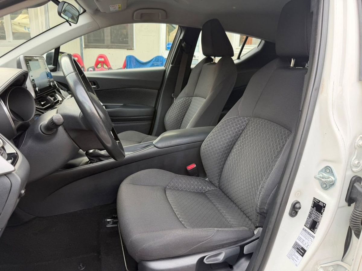 Toyota Toyota C-HR 2.0 phev Lounge fwd e-cvt (16)