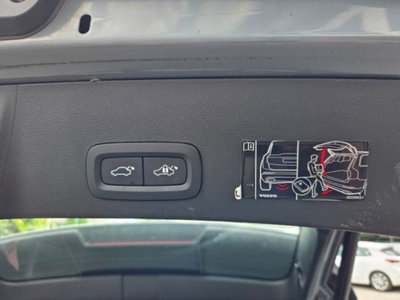Volvo XC40 B4 AWD automatico Plus Dark (18)