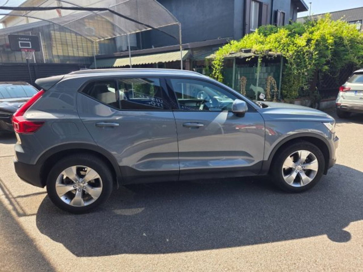Volvo XC40 B4 AWD automatico Plus Dark (5)