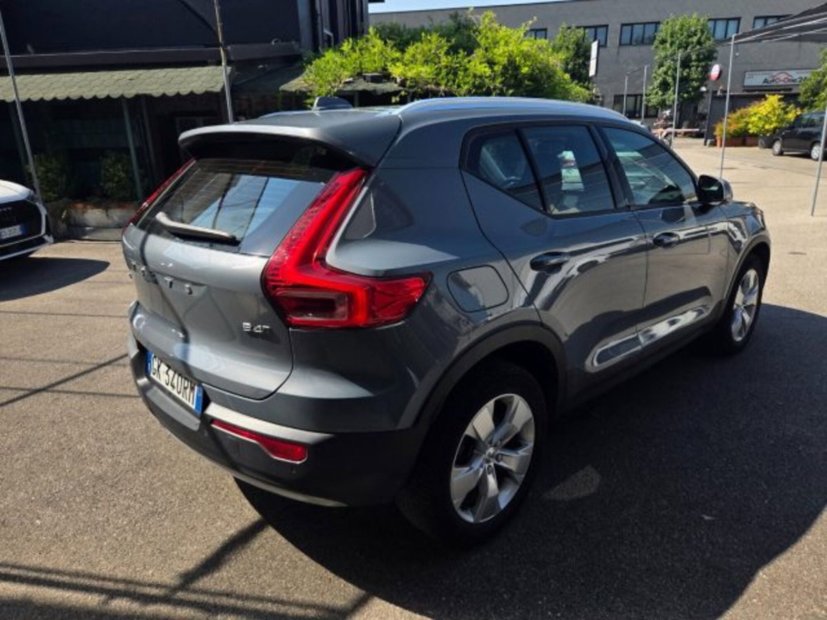 Volvo XC40 B4 AWD automatico Plus Dark (8)