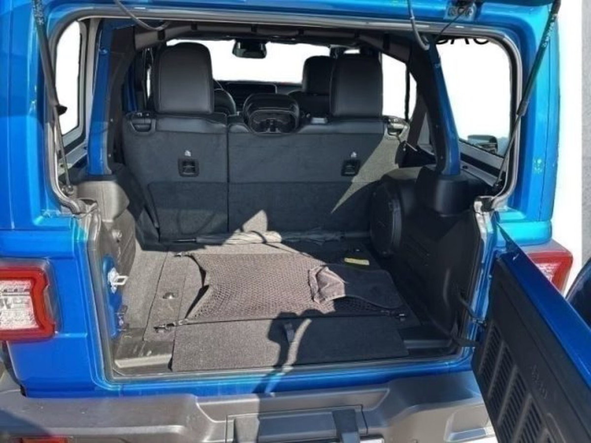 Jeep Wrangler Unlimited 2.0 Turbo Sahara (14)