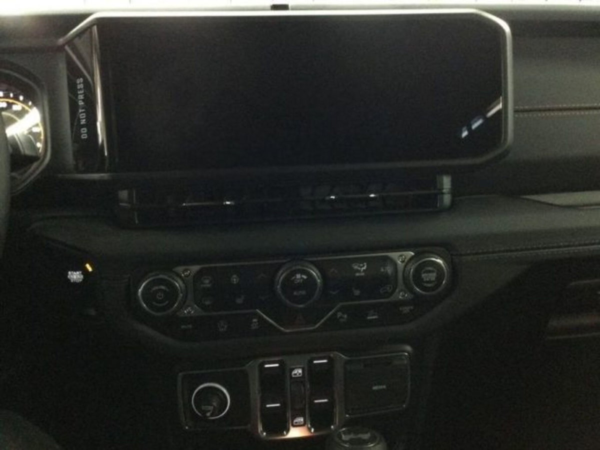 Jeep Wrangler Unlimited 2.0 Turbo Sahara (10)