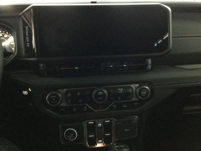 Jeep Wrangler Unlimited 2.0 Turbo Sahara (10)