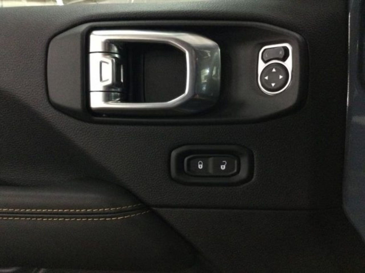 Jeep Wrangler Unlimited 2.0 Turbo Sahara (13)