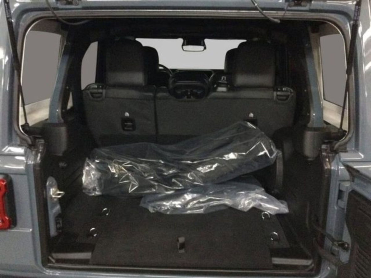 Jeep Wrangler Unlimited 2.0 Turbo Sahara (14)