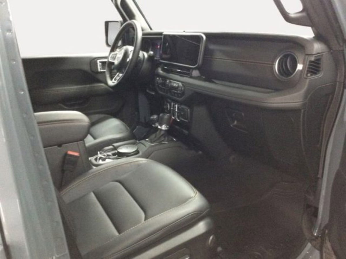 Jeep Wrangler Unlimited 2.0 Turbo Sahara (8)