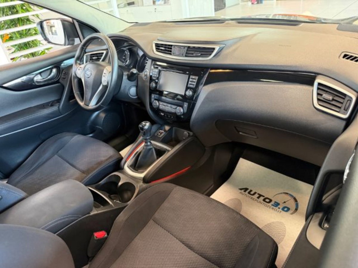 Nissan Qashqai 1.5 dCi N-Connecta (10)