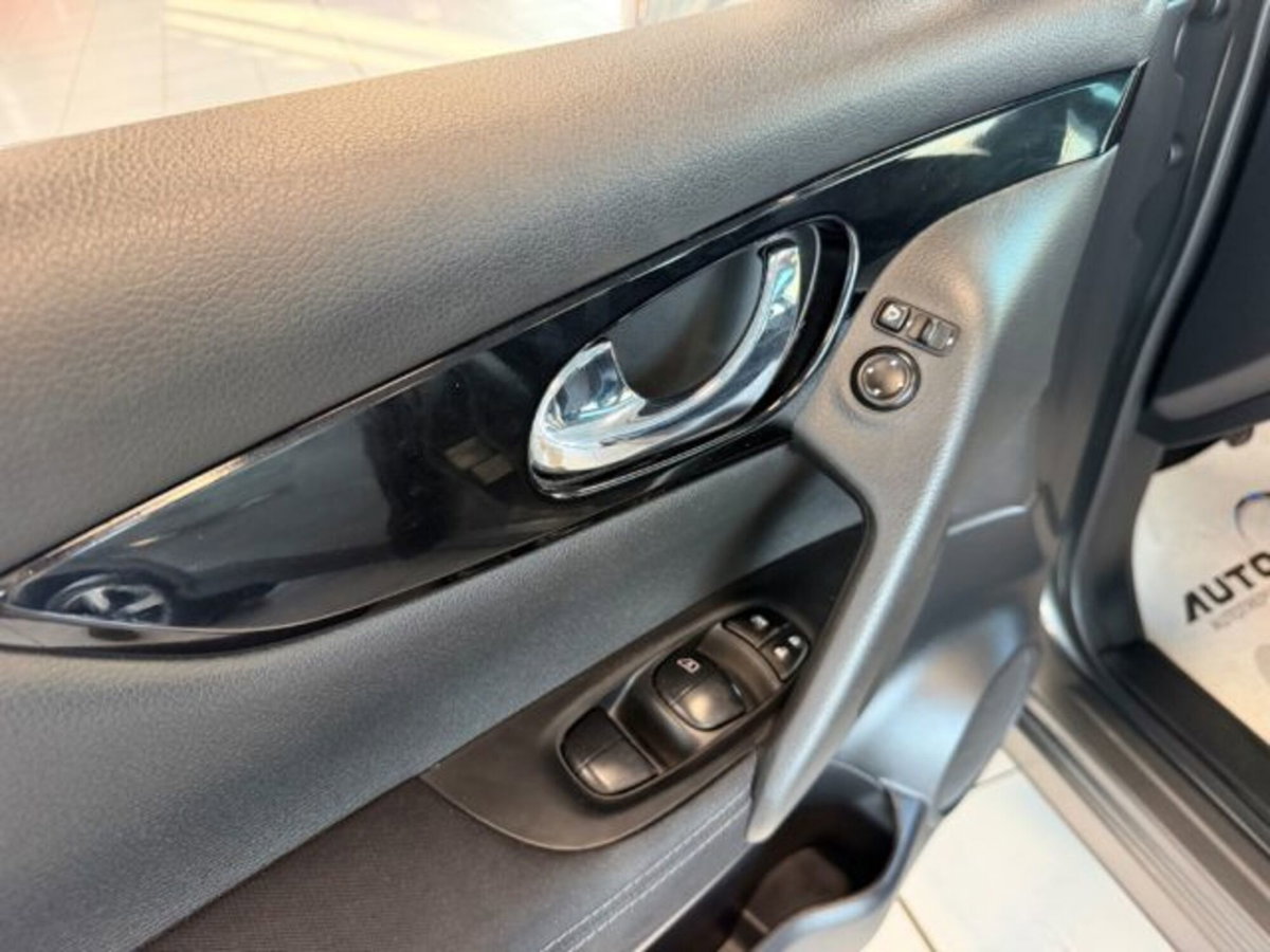 Nissan Qashqai 1.5 dCi N-Connecta (17)