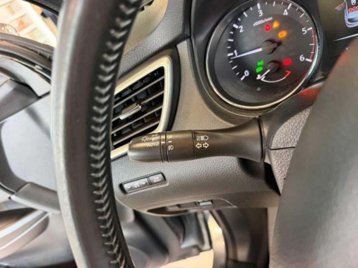 Nissan Qashqai 1.5 dCi N-Connecta (19)